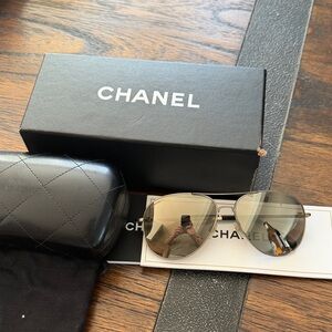 CHANEL Gold Metal Aviator Sunglasses with Gradient Lenses